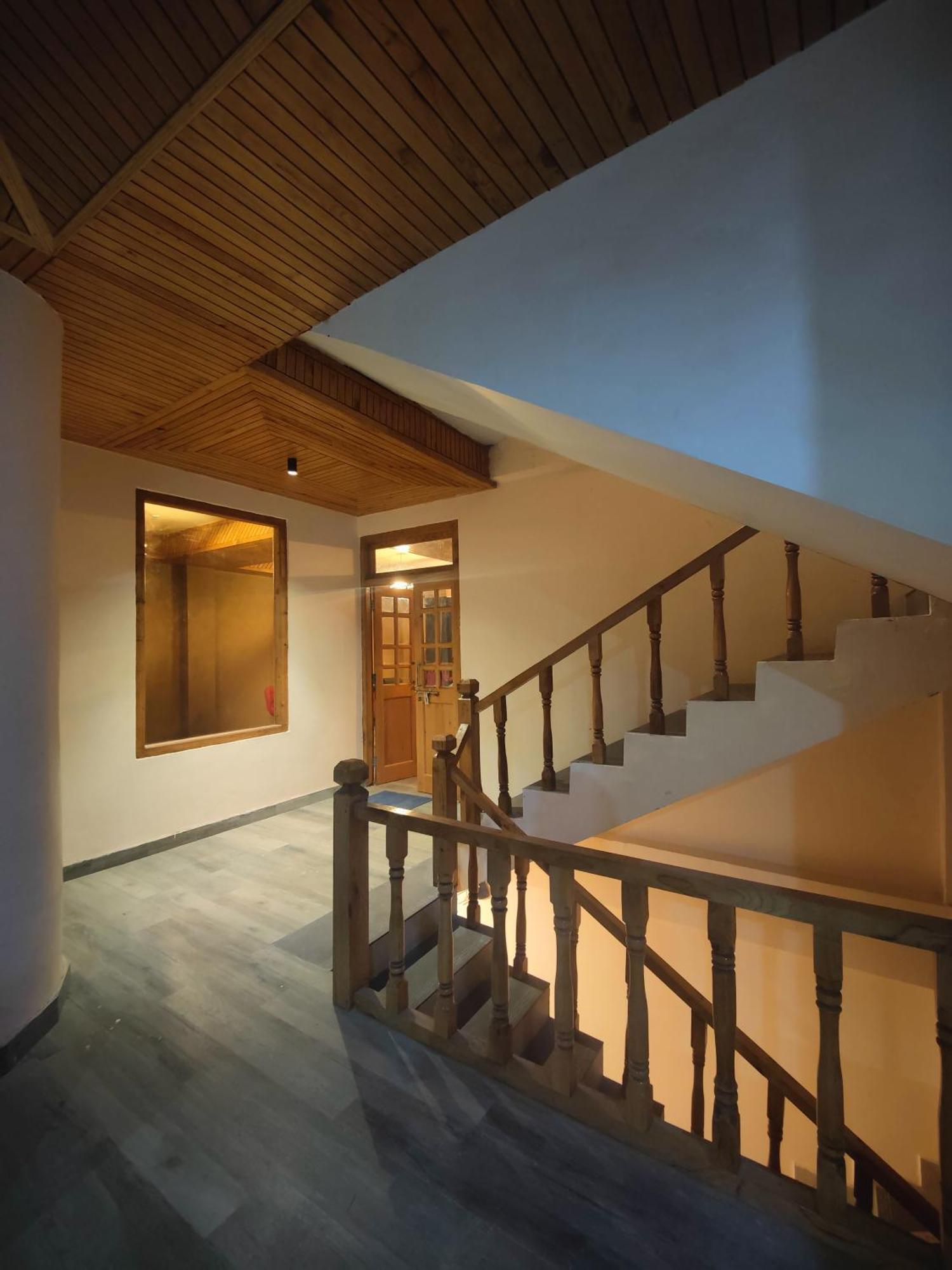 The Woodpecker Inn & Cafe, Jibhi מראה חיצוני תמונה